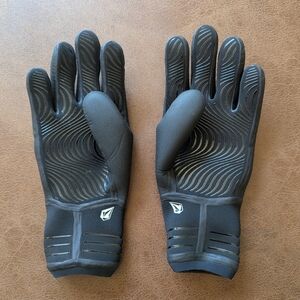 NWOT Volcom Surfing Gloves